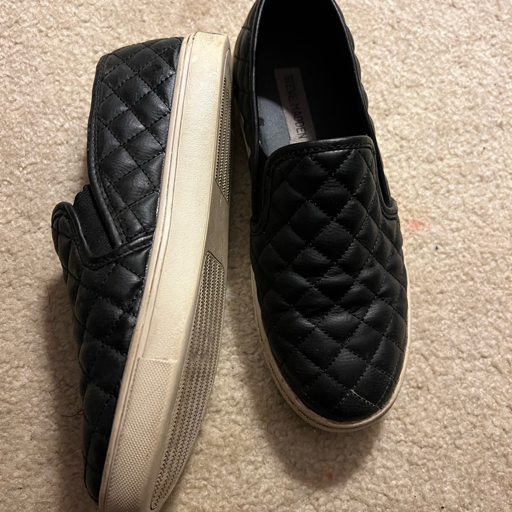 Steve Madden Black slip ons